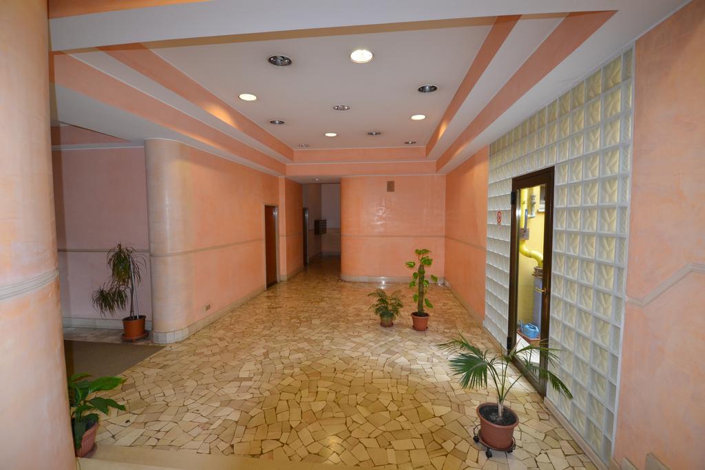 Magenta Apartment Varese Buitenkant foto