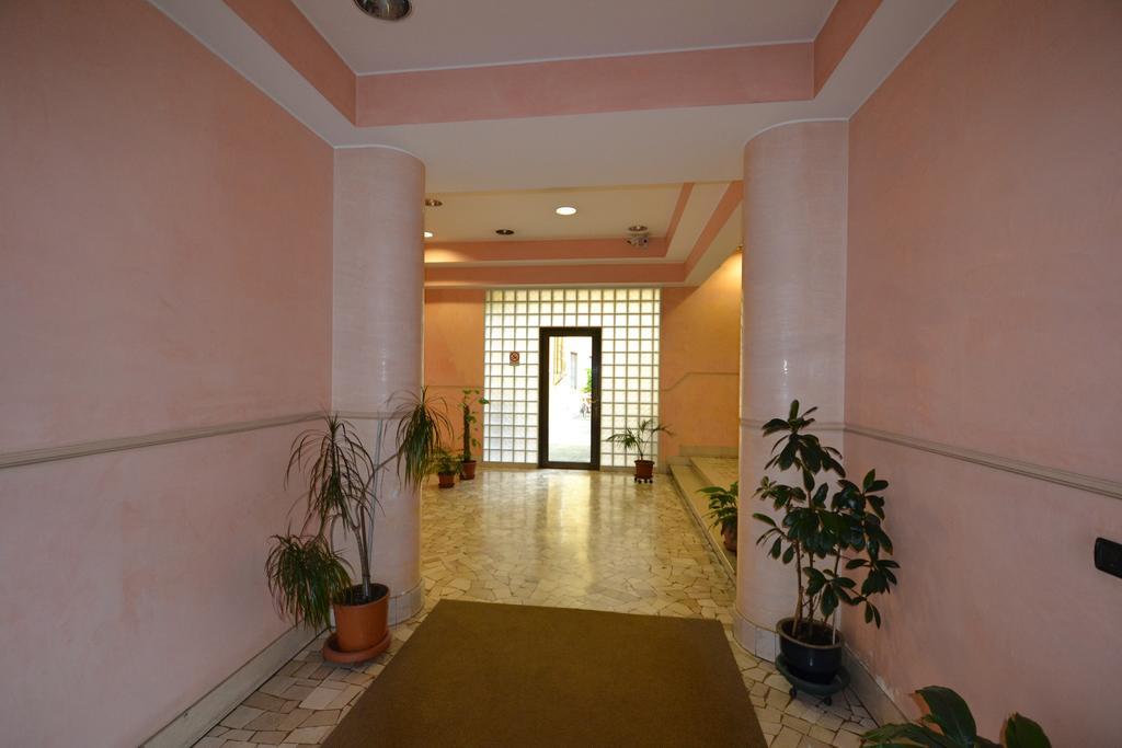 Magenta Apartment Varese Buitenkant foto